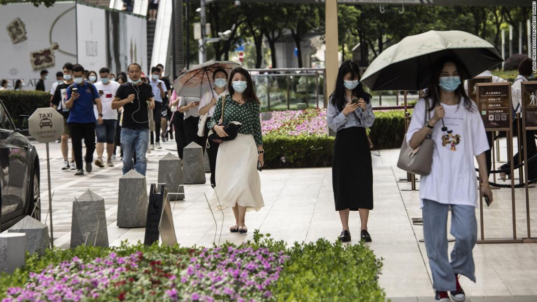 China issues new guidelines for face mask wearing amid Delta
outbreak 1