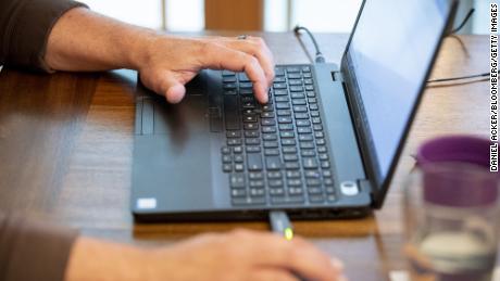 Google pushes its return to the office back to 2022 1