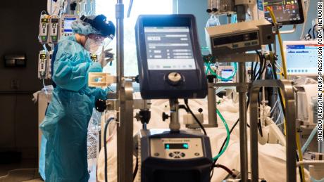US could soon top 200,000 new coronavirus cases per day, NIH
director warns 1