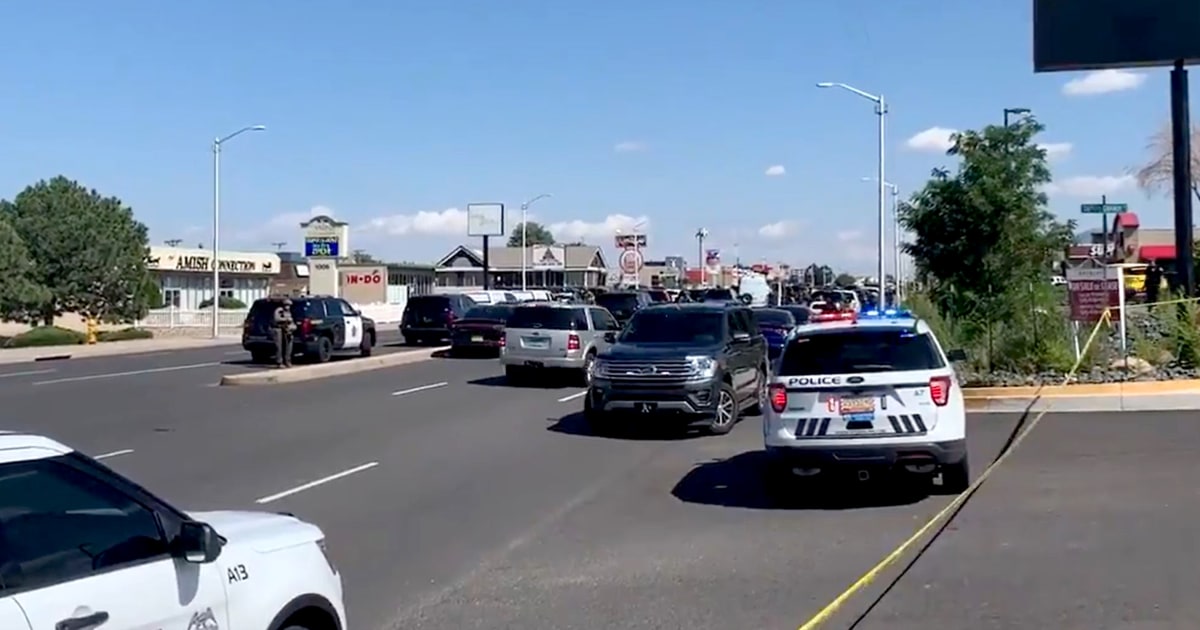 3 officers shot in New Mexico while responding to armed
robbery 1
