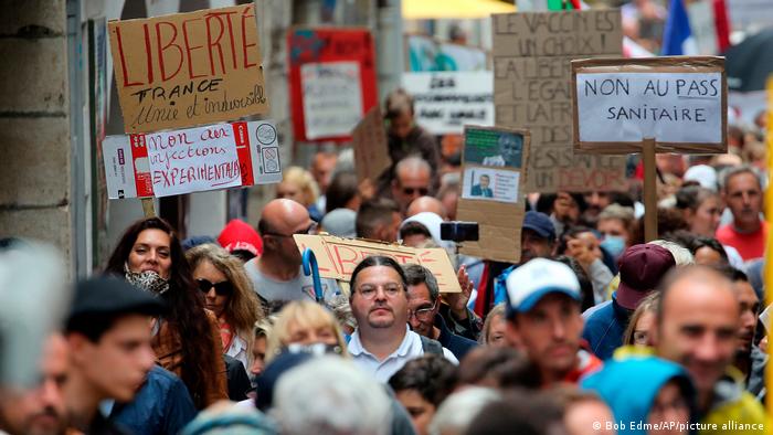 The People Of France & Italy Are Engaged In Massive
Protests Against COVID Health Pass (Video) 1