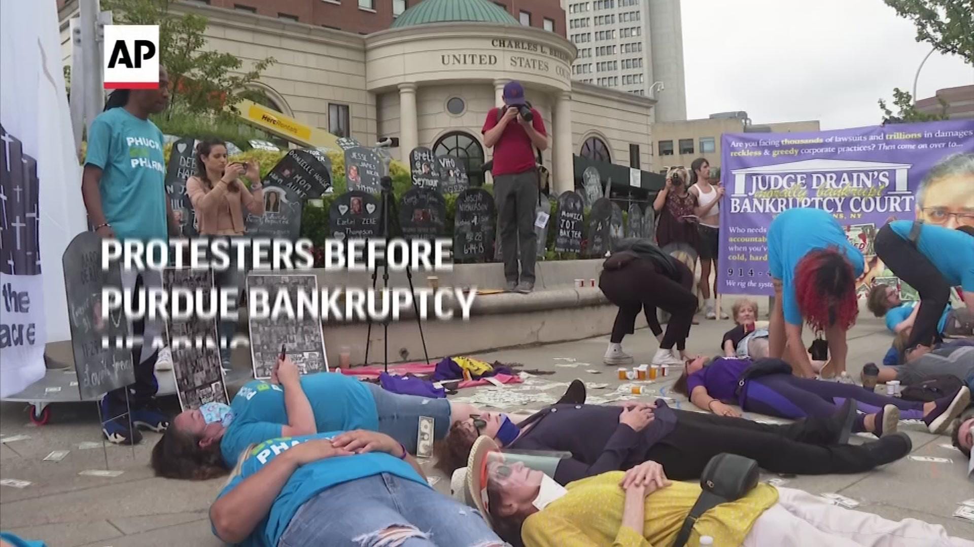 Protesters before Purdue bankruptcy hearing 1