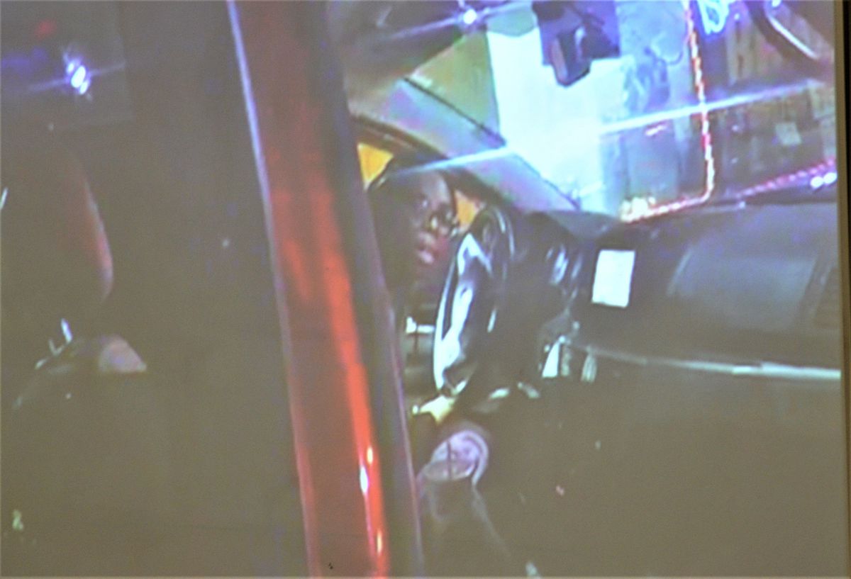 Dolton police chief releases video of officer’s fatal
shooting of 19-year-old woman 1