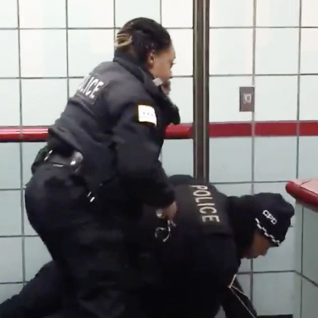 Chicago police officer who shot man in CTA Red Line station
in 2020 is hit with criminal charges 1 Chicago police officer who shot man in CTA Red Line station
in 2020 is hit with criminal charges 1