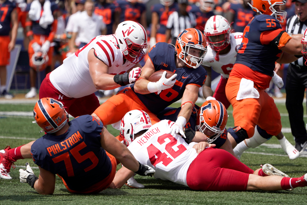 Illinois fends off Nebraska in 30-22 season-opening
win 1