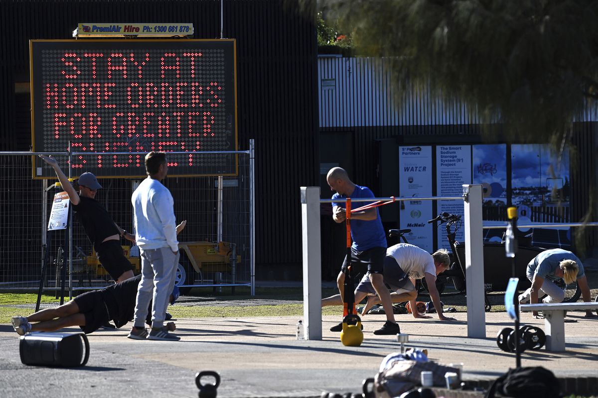 New Zealand, Australia take opposite approaches to latest
COVID-19 outbreaks 1