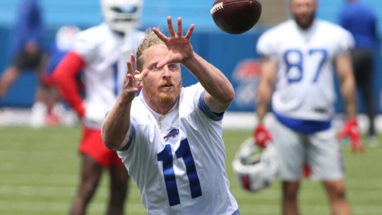 Beasley among four Bills players in COVID-19 reentry
process 1