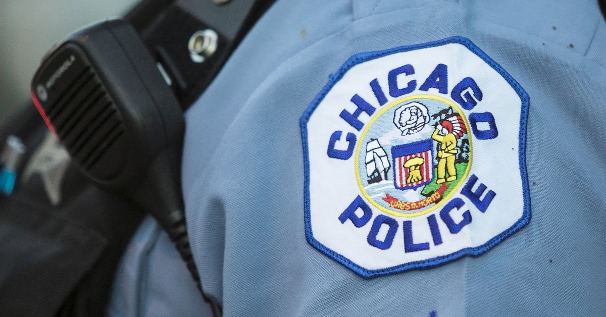 Man charged with shooting toward officers near Chicago
police headquarters 1
