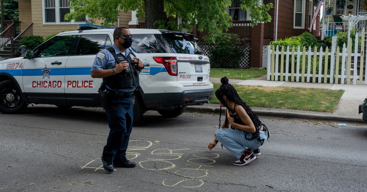 CPD agrees to pull cops from schools that voted to remove
them 1