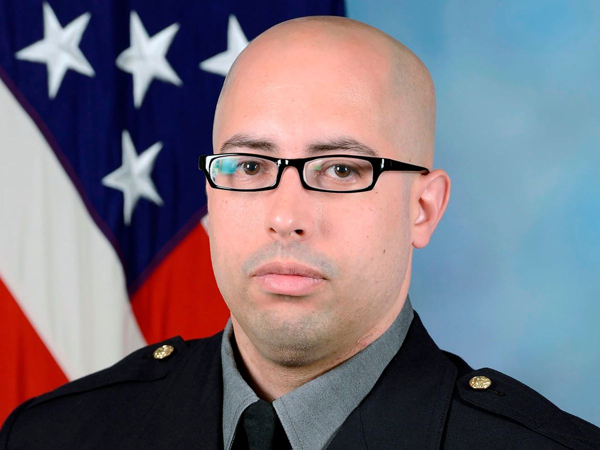 New details emerge after attack on Pentagon police
officer 1 New details emerge after attack on Pentagon police
officer 1