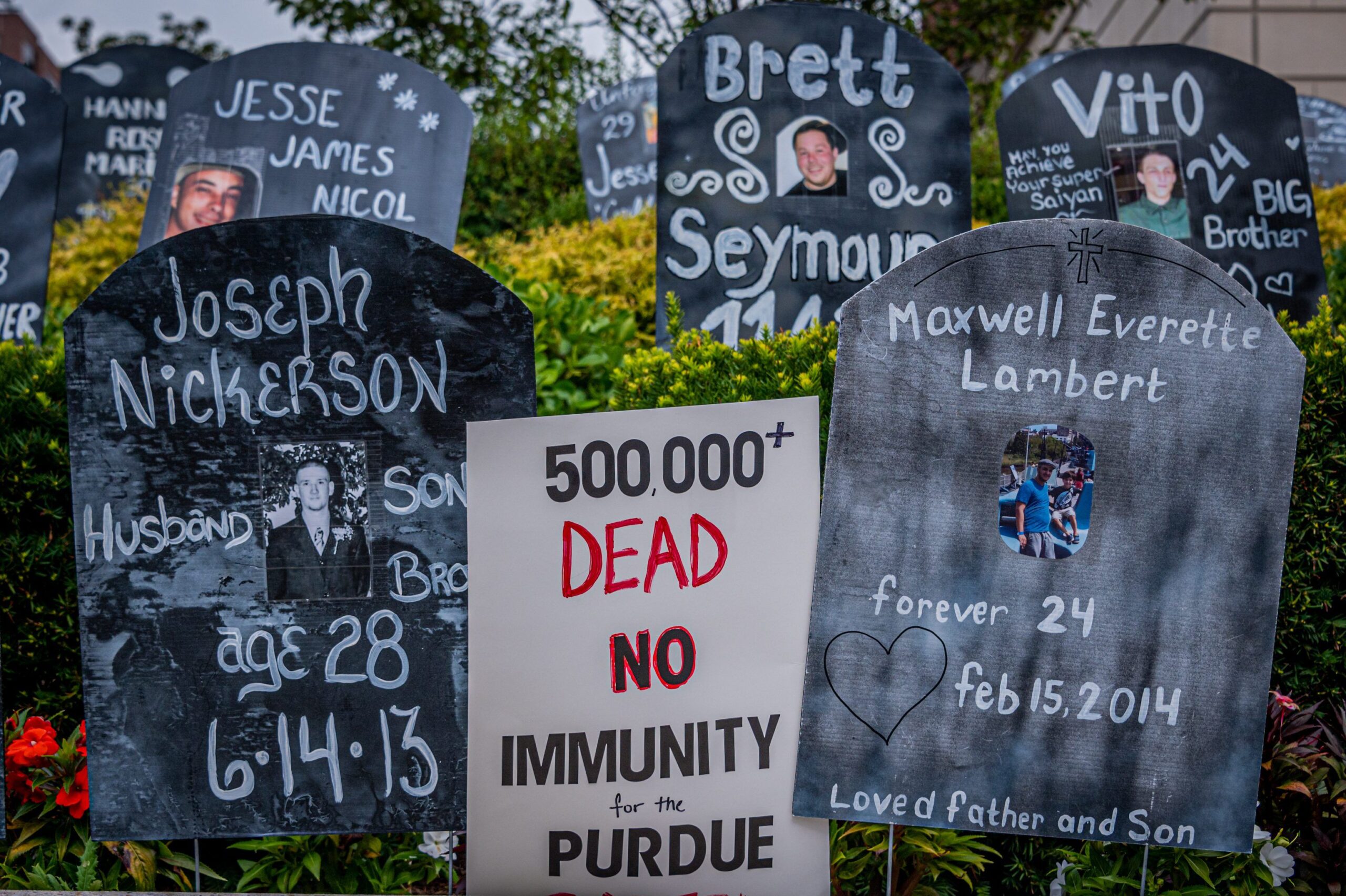 Nan Goldin’s Direct Action Group Protests Sackler Family
Settlement 1