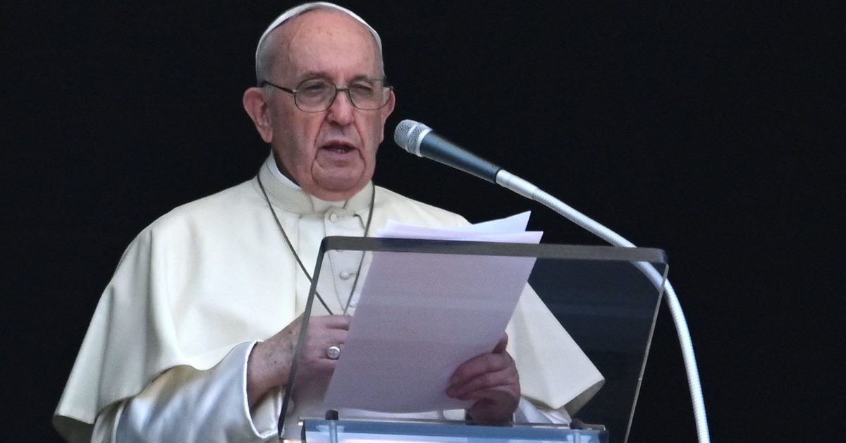 Pope urges world to get vaccinated against
coronavirus 1