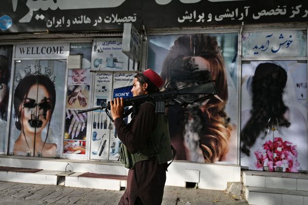 An Open Letter Signed by Hank Willis Thomas Asks the U.S. to
Take in Afghan Artists 1