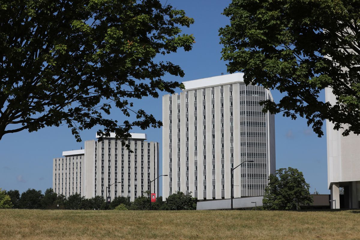 Northern Illinois faculty gets greenlight to pivot to remote
instruction if on-campus COVID-19 rates rise 1