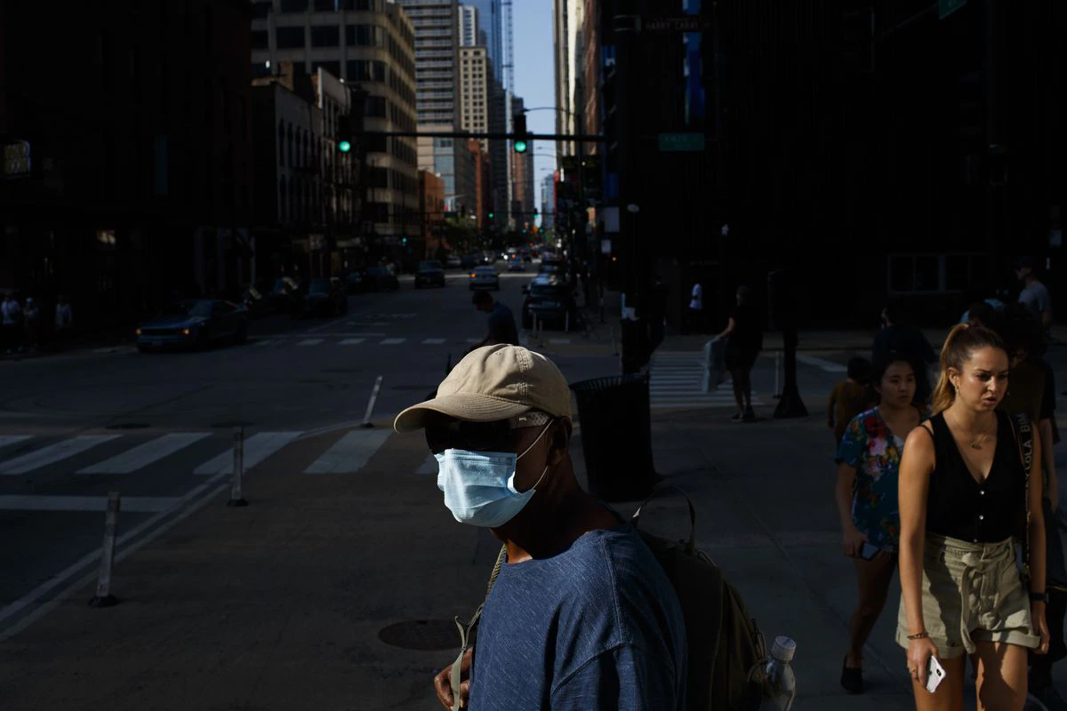 Illinois has new COVID-19 vaccine and mask mandates. Here’s
how they’ll work. 1 Illinois has new COVID-19 vaccine and mask mandates. Here’s
how they’ll work. 1