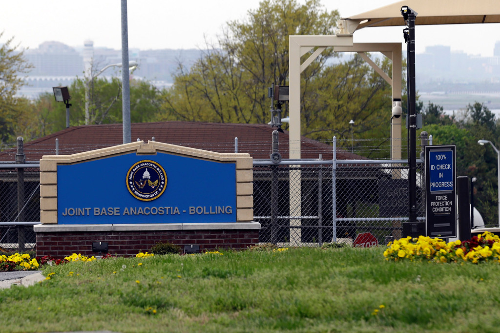 DC military base on lockdown and preparing to ‘fight’ over
‘potential armed individual’ 1