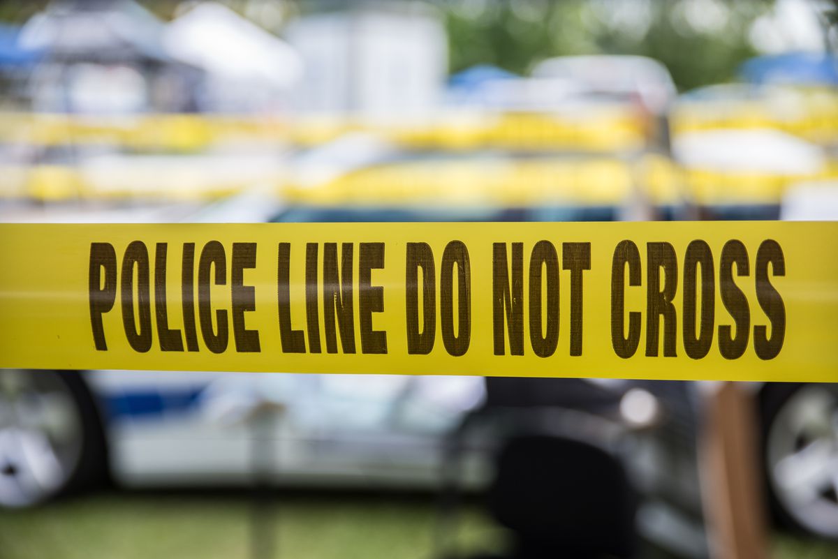 California police officer aiming for suspect shoots and
kills bystander by accident 1
