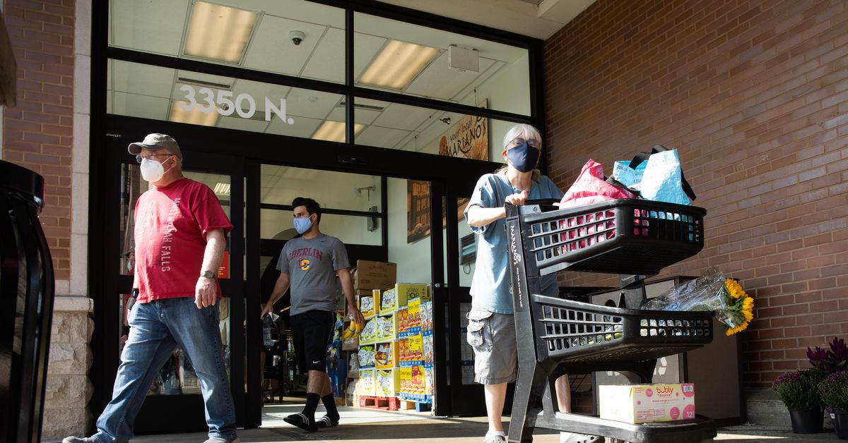 Illinois COVID-19 cases hit seven-month high: ‘We are living
in a very dangerous moment’ 1