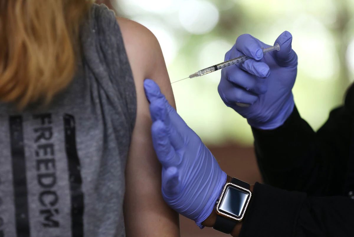 Illinois launches online site for residents to check
COVID-19 vaccination status 1 Illinois launches online site for residents to check
COVID-19 vaccination status 1