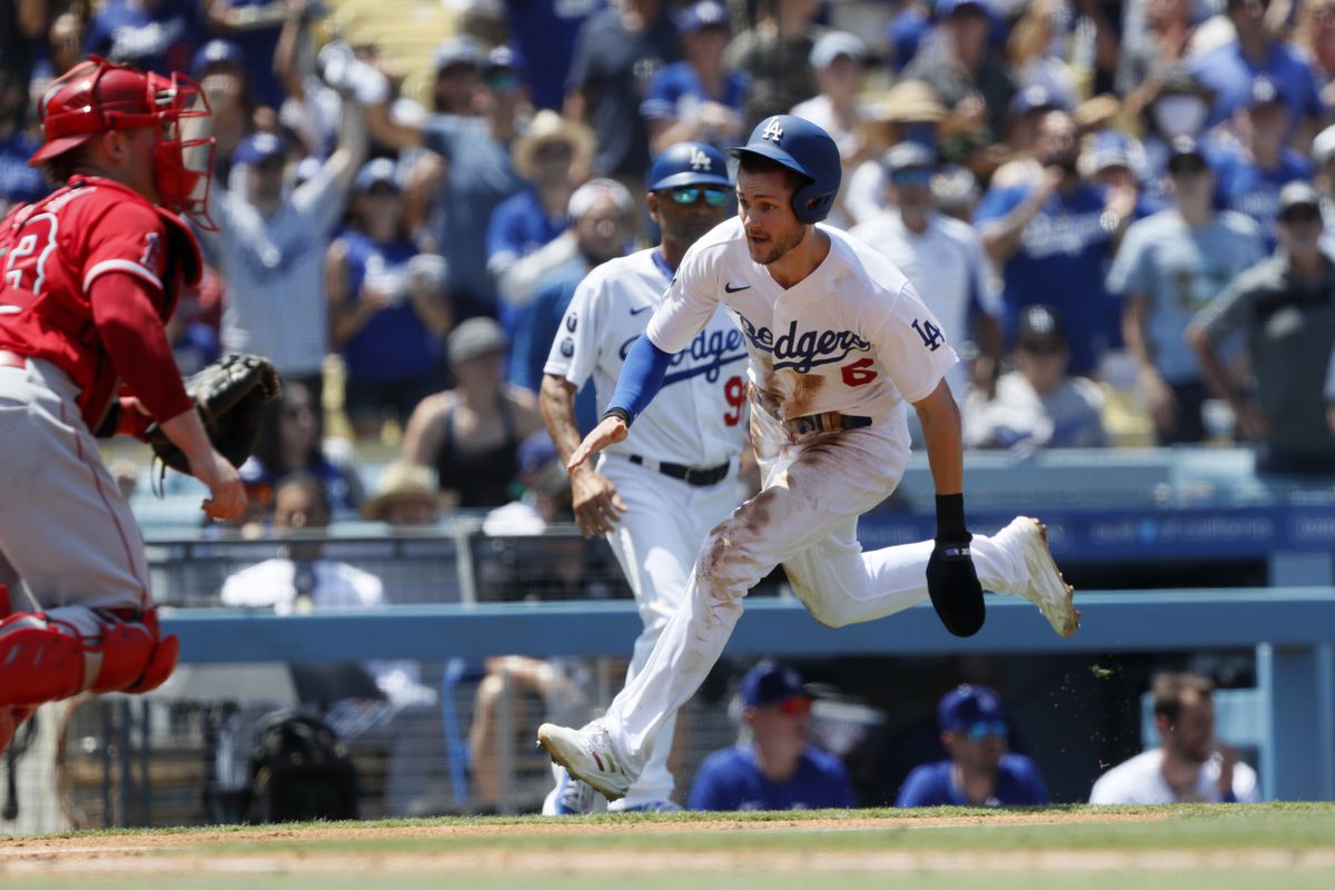 Los Angeles County mandates masks for sports stadiums, other
outdoor ‘mega events’ 1