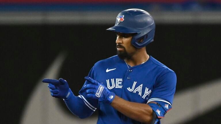 Semien walk-off HR in 7th, Jays edge Red Sox 1-0 in
opener 1