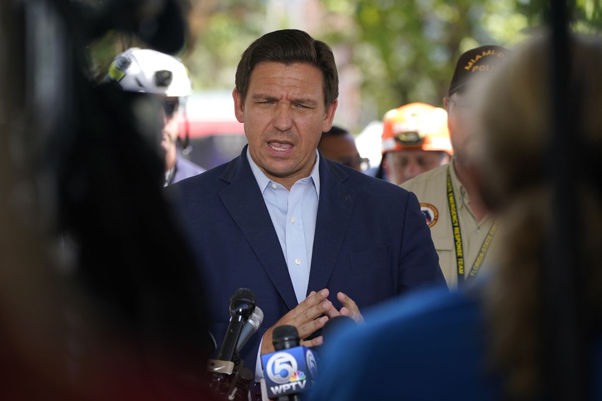 Florida Gov. DeSantis threatens to withhold salary from
school superintendents who mandate COVID-19 masks 1 Florida Gov. DeSantis threatens to withhold salary from
school superintendents who mandate COVID-19 masks 1