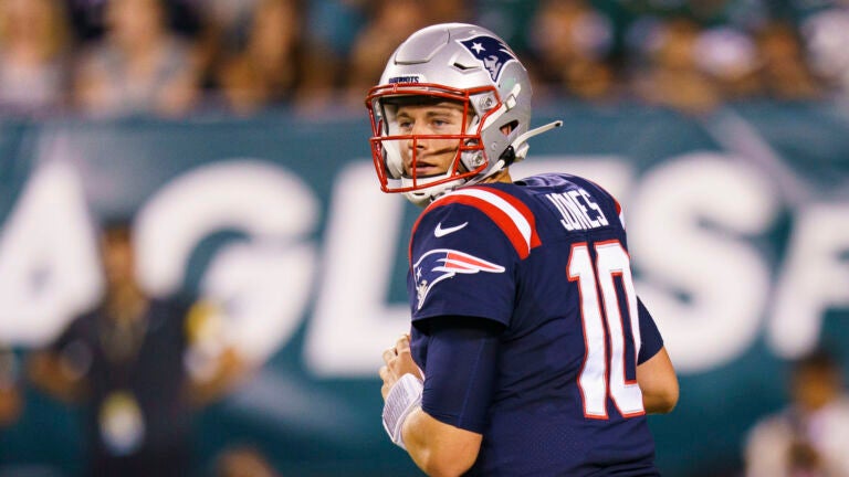 Former Patriots offensive assistant coaches rave over Mac
Jones 1