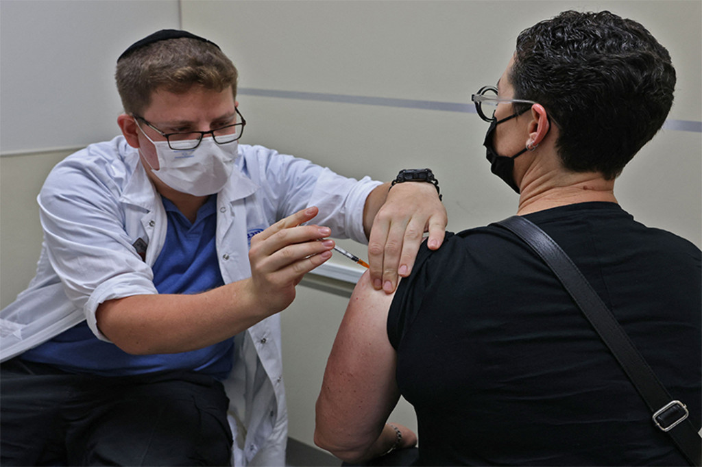 FDA slated to fully approve Pfizer’s COVID-19
vaccine 1