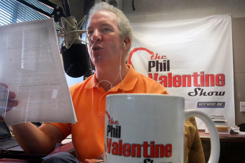 Conservative radio host Phil Valentine dead from
COVID-19 1