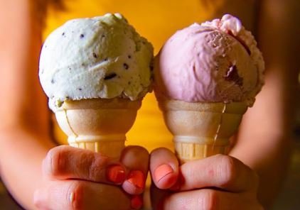 COVID-19 vaccine and a cool treat at Casa de Fruta pop-up
clinic 1