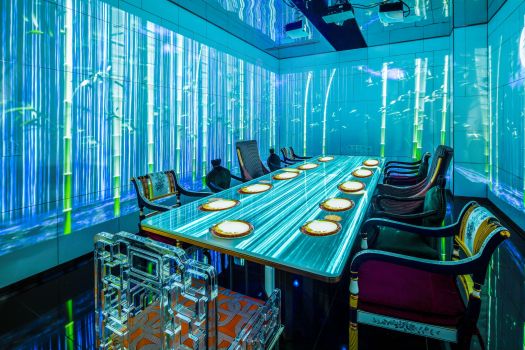 Valley Fair’s swanky newcomer: iChina restaurant opens with
Silicon Valley’s first virtual-reality dining room 1