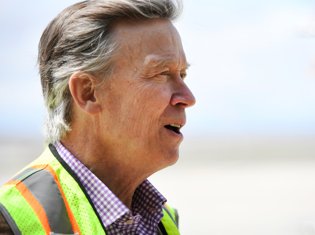 Colorado Sen. John Hickenlooper tests positive for
COVID-19 1