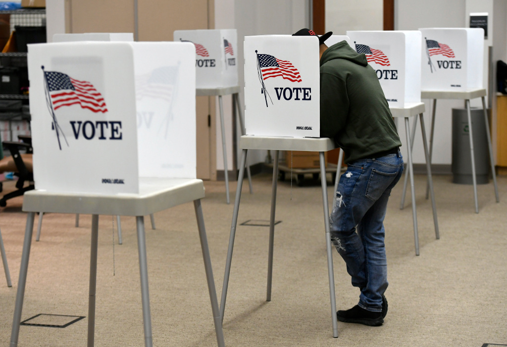 Mesa County DA investigating election office after alleged
breach 1