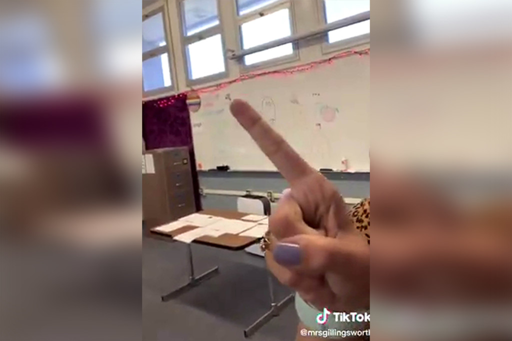 Teacher removed US flag from class, encouraged students to
pledge to gay pride banner 1