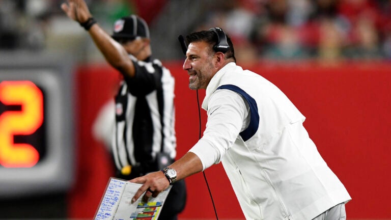 Titans coach Mike Vrabel tests positive for COVID-19 1