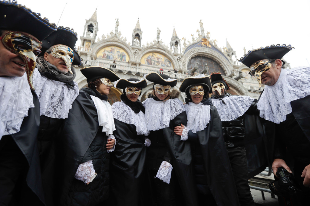 No stranger to plagues, Venice opens film fest with
caution 1