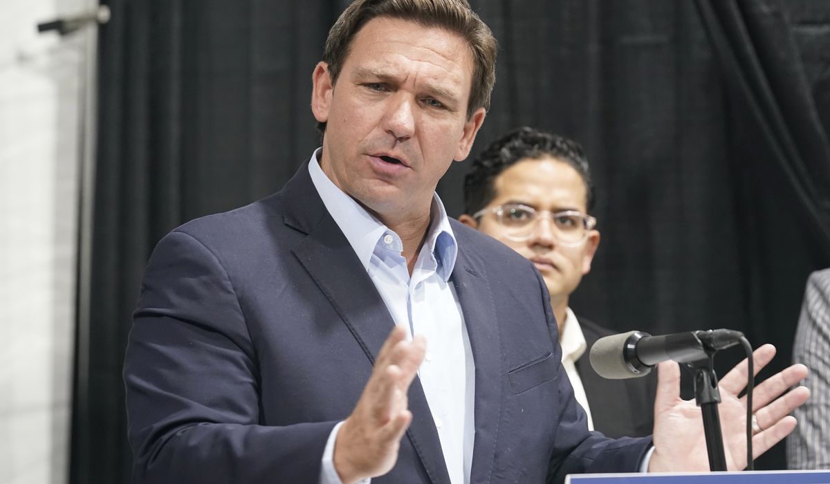 Florida's largest school district flouts Gov. Ron DeSantis'
mask ban 1