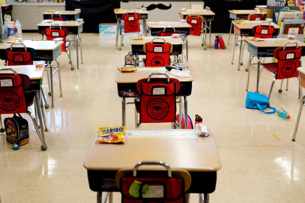 Eagle County sheriff’s deputies will man schools Monday amid
mask mandate tension 1