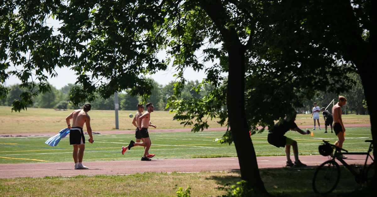 ‘It’s going to feel like a sauna out there.’ Cooling centers
open as heat and humidity smother Chicago 1