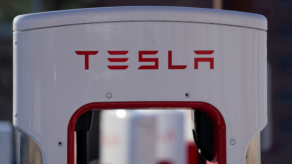 US opens formal probe into Tesla Autopilot system 1