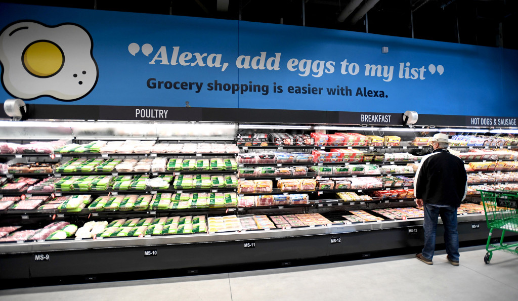 Amazon reportedly plans to open big retail outlets akin to
department stores 1
