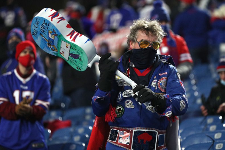 Buffalo Bills to Require All Fans to Wear Masks Despite
Vaccination Status 1