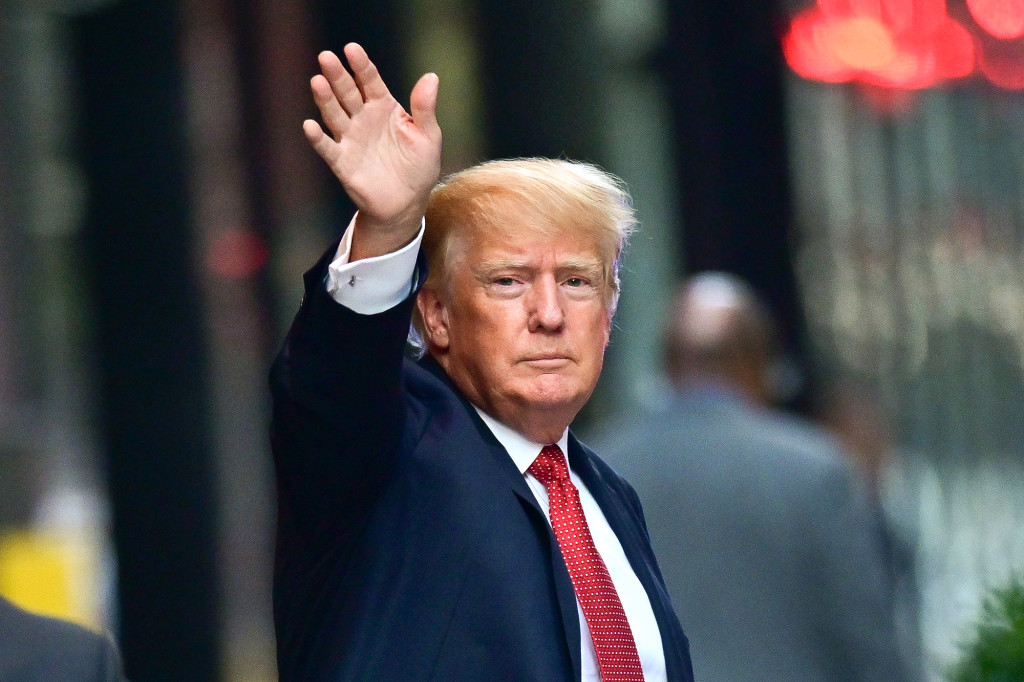 Capitol Police officers file federal lawsuit against Trump,
Proud Boys 1 Capitol Police officers file federal lawsuit against Trump,
Proud Boys 1