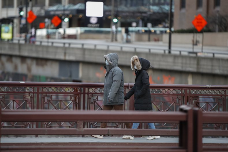 Chicago Levels Citations Against 20 Businesses as Indoor
Mask Mandate Goes Into Effect 1