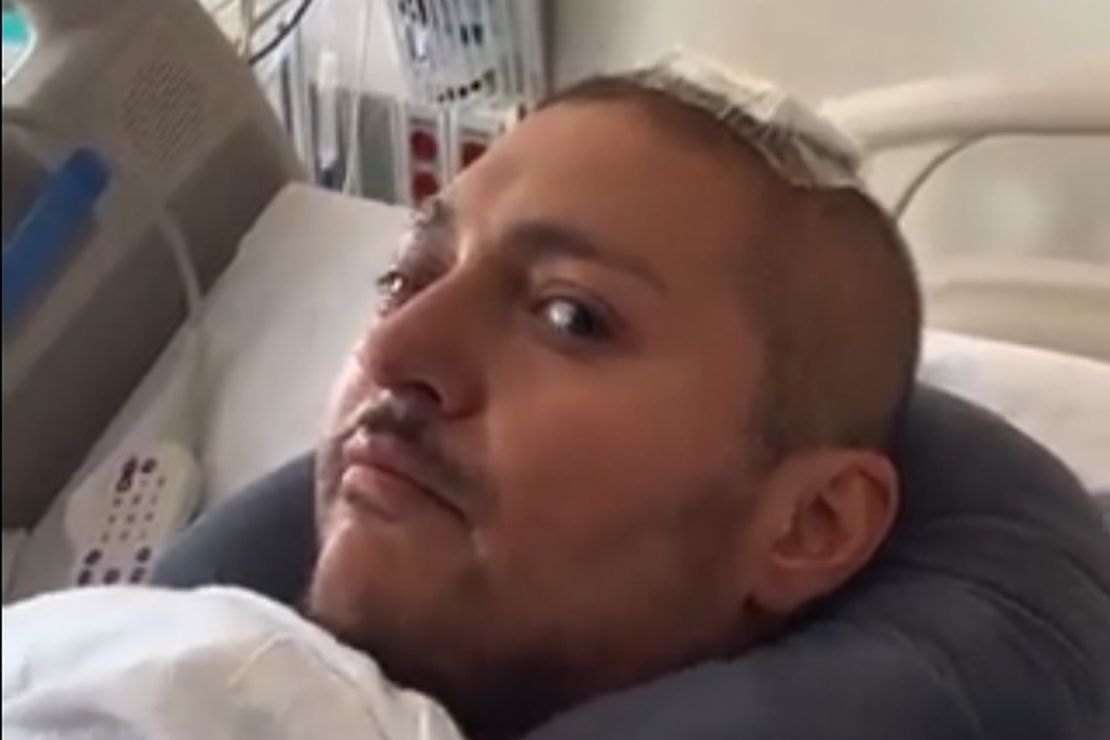 WATCH: Wounded Chicago Police Officer Thanks His Partner on
the Day of Her Funeral 1