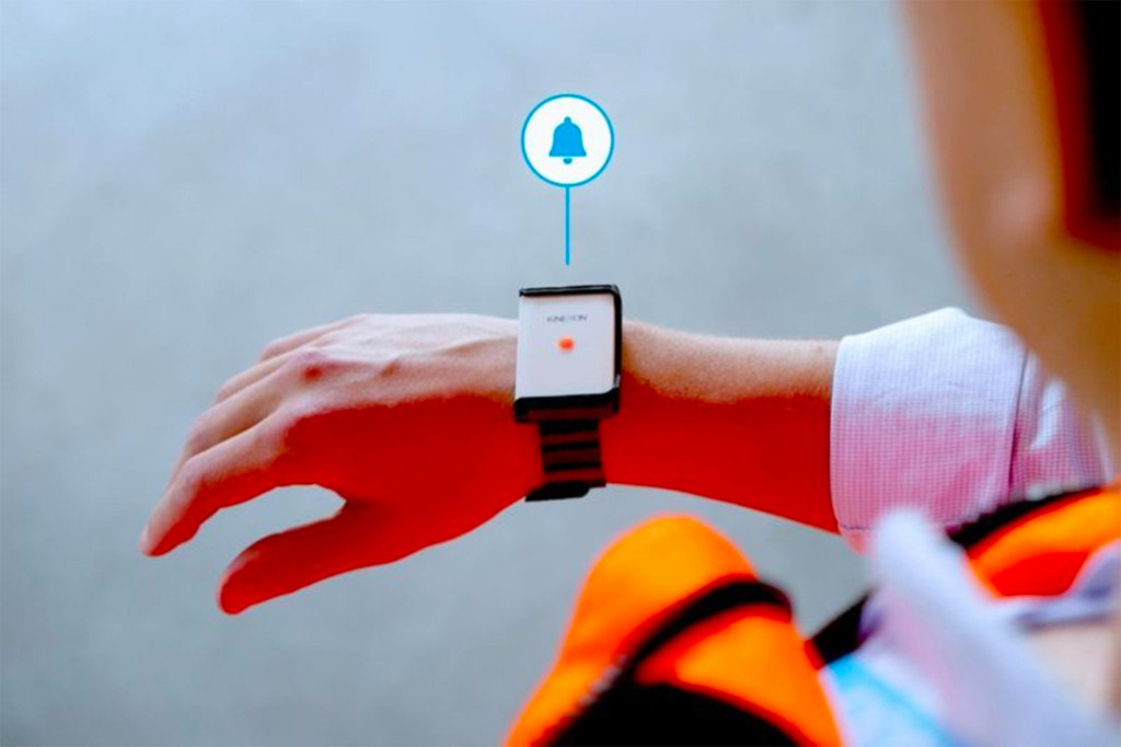 School mandates student-athletes wear ‘proximity monitors’
to detect COVID-19 1