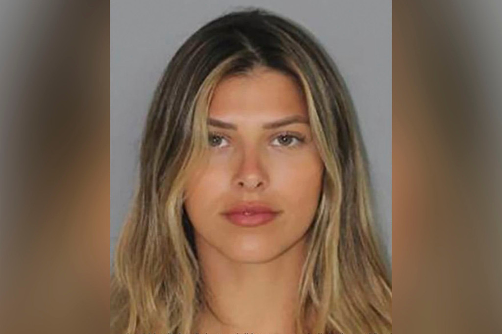Florida couple busted for using fake COVID-19 vax cards to
fly to Hawaii 1