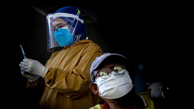 Florida church vaccinates hundreds after 6 members die from
COVID-19 in 10 days 1