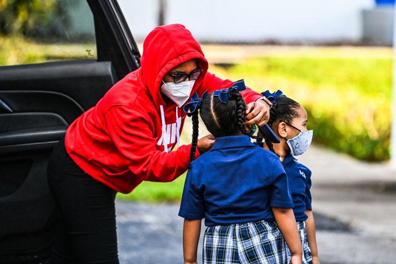Florida School Board Defies DeSantis, Extends Mask Mandate
for 2 Months 1