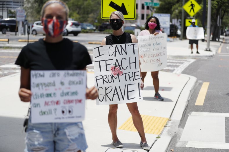 Police Intervene as Sides Clash After Florida School
District Announces Mask Mandate 1